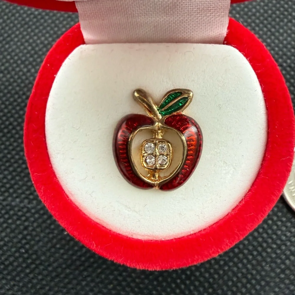 Vintage Red Apple velvet Jewelry Box with Gold and Red Apple lapel pin. - Picture 3 of 10